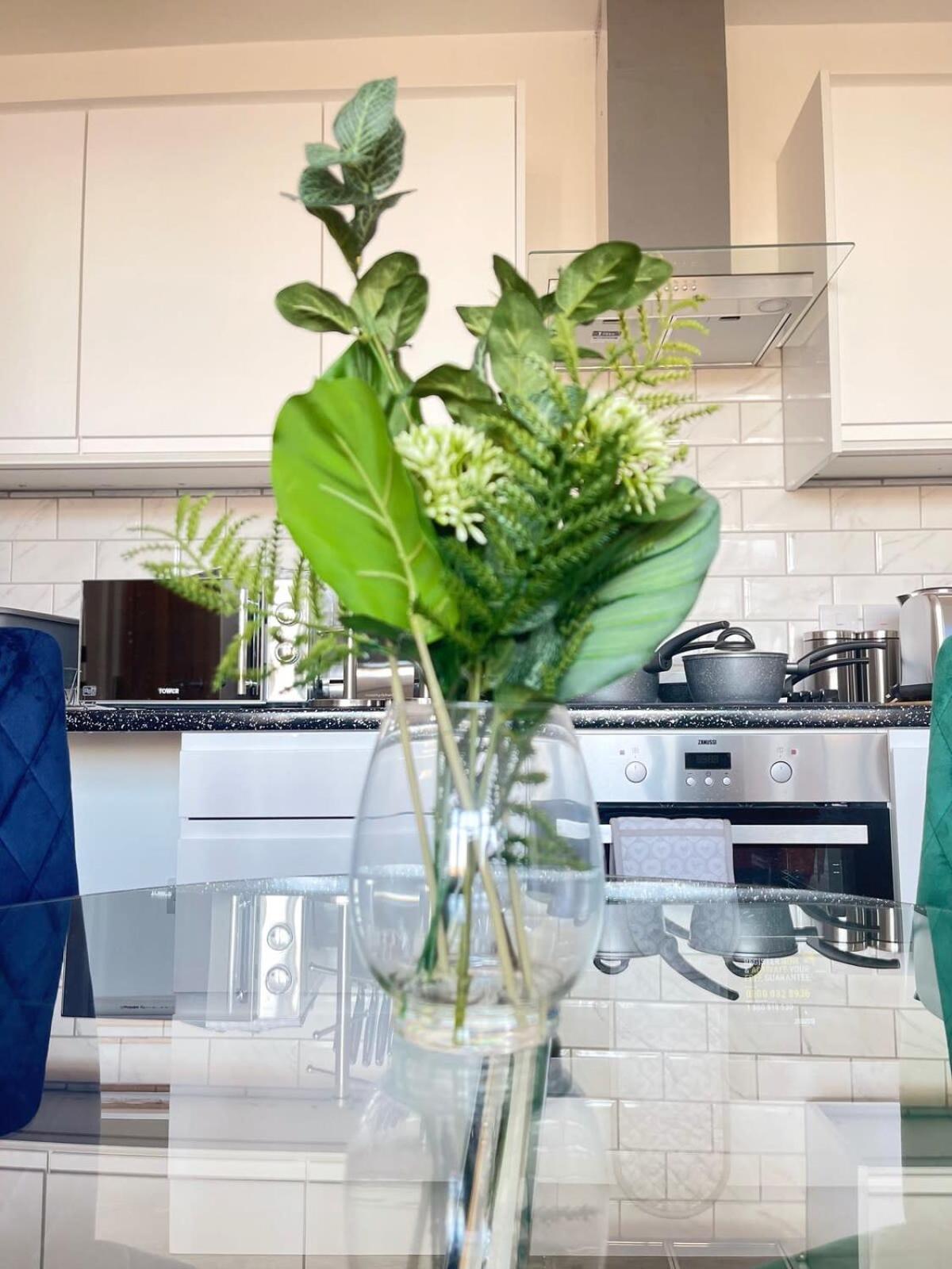 1 Bedroom Apartment - Flitwick - Contractor Friendly - Tourist Ready - Full Kitchen - Wifi - Smart Tv - Sofa Bed - Free Parking - Ideal For Short Or Long Stays מראה חיצוני תמונה