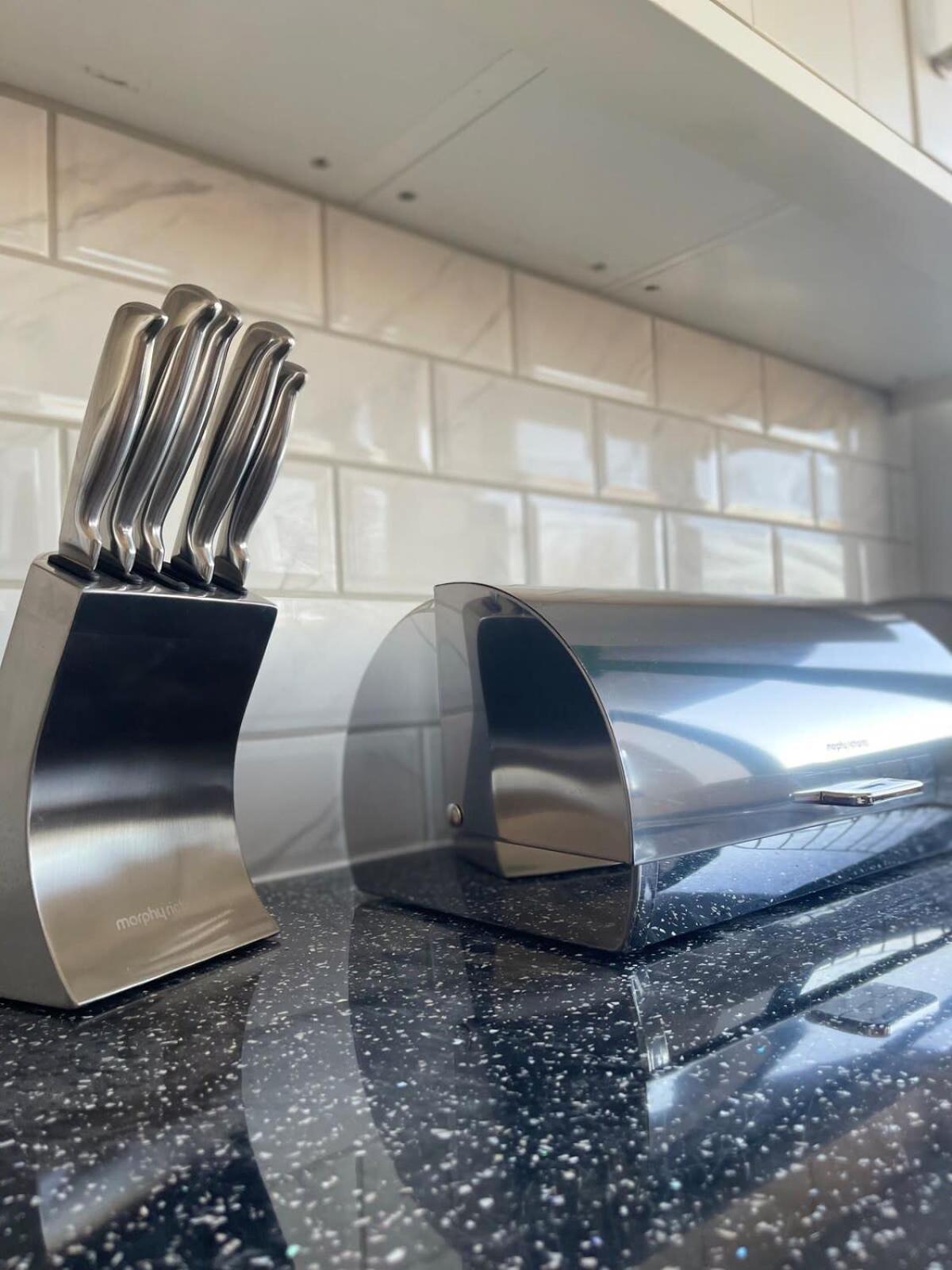 1 Bedroom Apartment - Flitwick - Contractor Friendly - Tourist Ready - Full Kitchen - Wifi - Smart Tv - Sofa Bed - Free Parking - Ideal For Short Or Long Stays מראה חיצוני תמונה